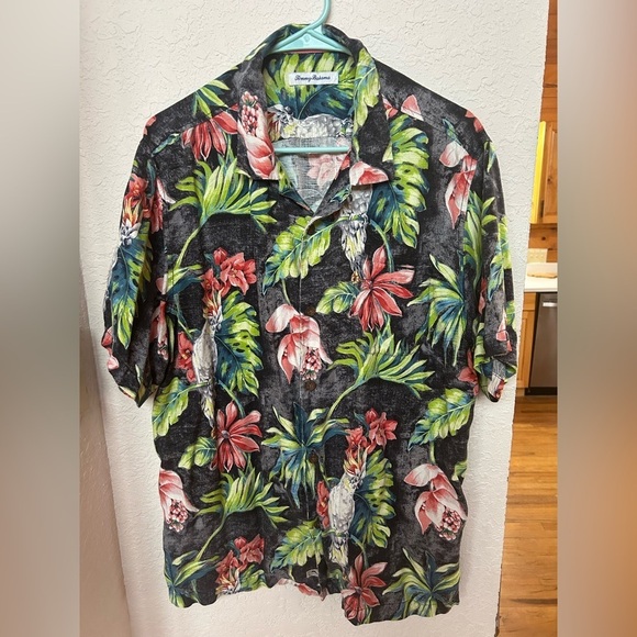 Tommy Bahama Other - Tommy Bahama Mens 100% Silk Button Up Shirt. Size Large